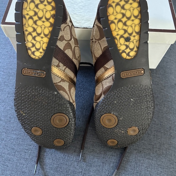 Coach Women’s Katelyn Monogram sneakers in a size 6M - Picture 5 of 10